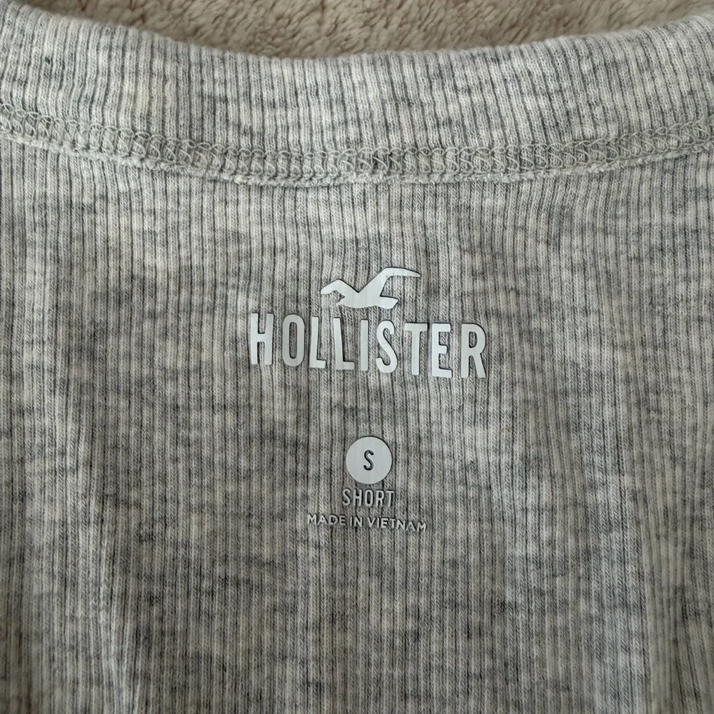 Hollister Light Gray Ribbed Tank Crop - Picture 3 of 3